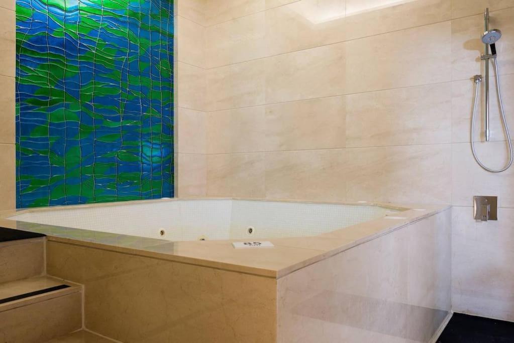 Versace Tower Luxury Suites - Downtown เบรุต ภายนอก รูปภาพ
