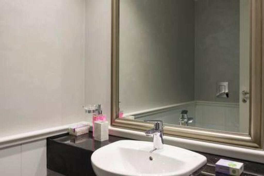 Versace Tower Luxury Suites - Downtown เบรุต ภายนอก รูปภาพ